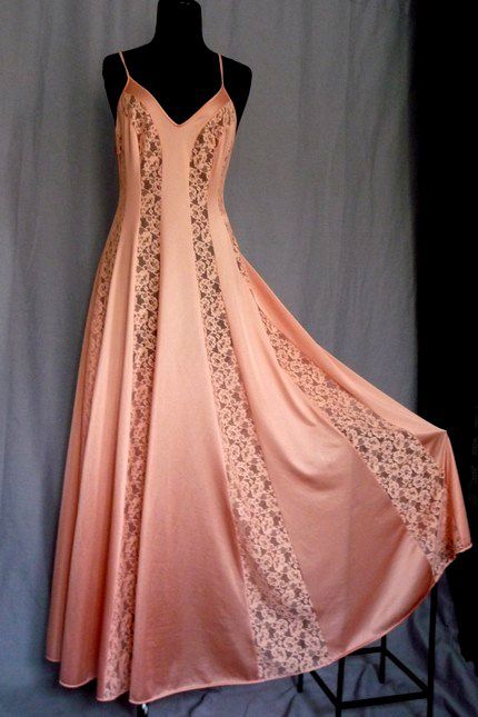 FANTASY & MEDIEVAL WONDERFULL FASHION Vintage Pjs Nightgowns, Aesthetic Nightgown, Fancy Nightgown, Fancy Pajamas, Sleep Dress Nightgowns, Vintage Night, Peach Lace, Night Gowns, 30s Fashion