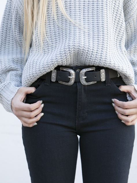 DELUXE DOUBLE BUCKLE BELT Double Buckle Belt, Style Crush, Buckle Belt, Fashion Help, Looks Vintage, Fall Winter Outfits, Look Cool, Denim Fashion, Autumn Winter Fashion