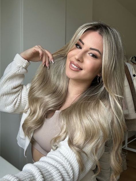 Spring 2024 Hair Trends for Blondes: Fresh Styles & Color Ideas 2024 Hair Trends, Blond Balayage, Ice Blonde, Dyed Blonde Hair, Blonde Waves, Spring Hair Color, Hair Color Auburn, Blonde Hair Inspiration, Blonde Hair Shades