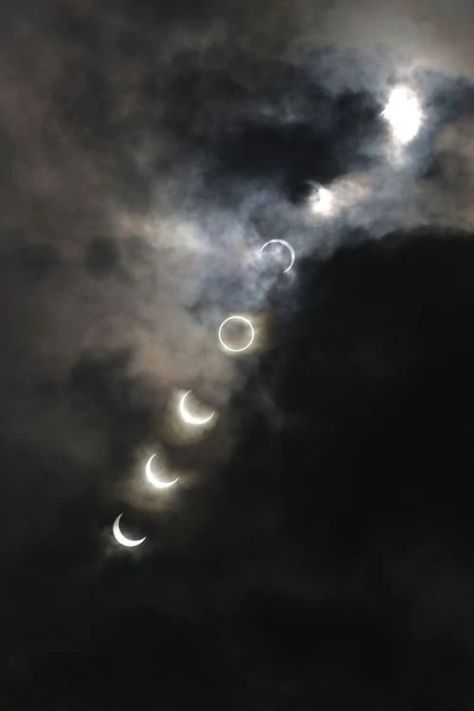 Solar Eclipse Photo, Eclipse Photos, Night Sky Wallpaper, رعب نفسي, Moon Pictures, Dragon Age Inquisition, Moon Photography, Dark Wallpaper Iphone, Hubble Space Telescope