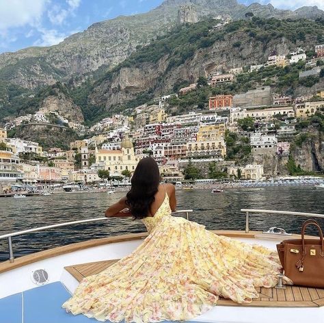 Lac Como, European Summer Outfits, Italy Summer, Italy Aesthetic, Money Aesthetic, Future Lifestyle, Italian Summer, Dream Lifestyle, Old Money Aesthetic