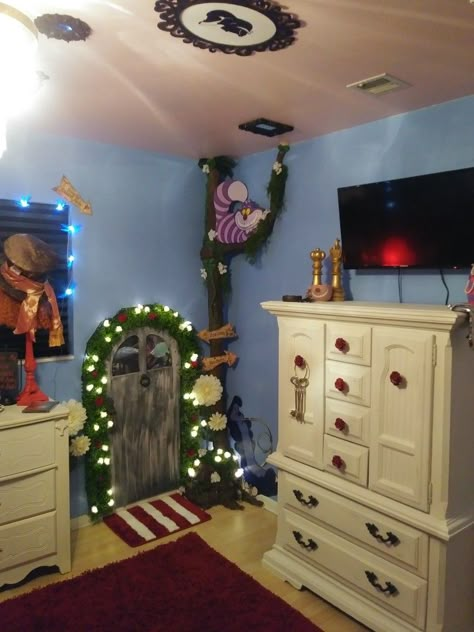 Wonderland Room Decor, Tree House Bedroom, Disney Themed Bedrooms, Alice In Wonderland Bedroom, Wonderland Room, Casa Disney, Alice In Wonderland Room, Disney Bedrooms, Disney Room Decor