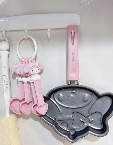 Hello Kitty Kitchen, Hello Kitty House, Cute Furniture, Future Apartment Decor, Pink Kitchen, Cute Kitchen, Cute House, Hello Kitty Items, Cute Home Decor