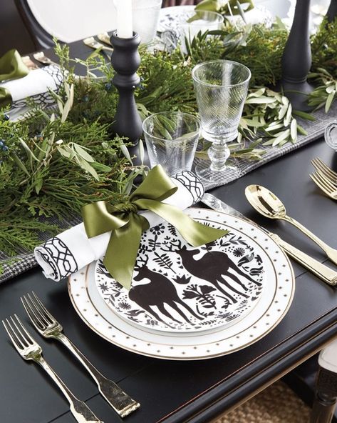 Chic Table, Christmas Tablescapes, Festive Tables, Christmas Table Settings, Black Christmas, Noel Christmas, Ballard Designs, Modern Christmas, Christmas Table Decorations