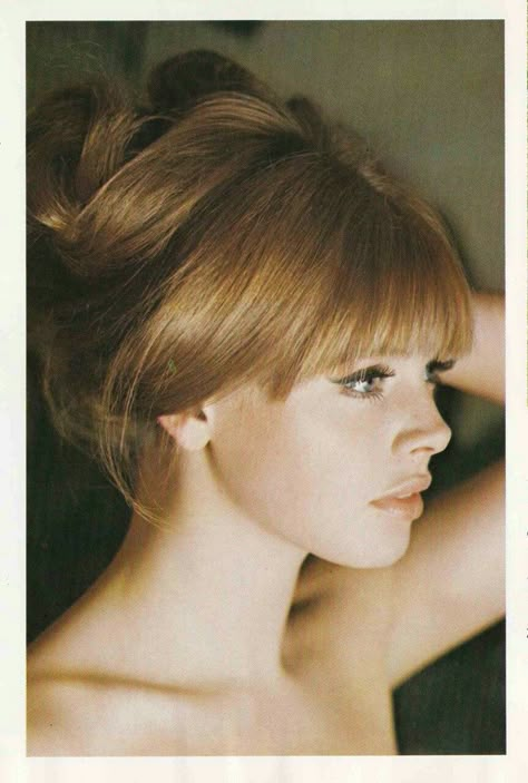 Britt Ekland, Finger Wave Hair, 60s Makeup, 1960s Hair, 60s Hair, Julie Christie, Bond Girls, Vintage Hair, Brigitte Bardot