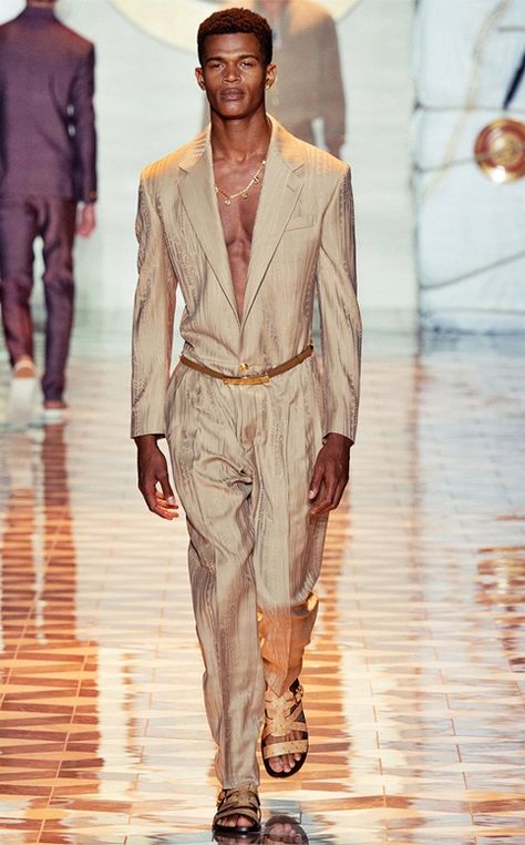 Mens Jumpsuit Versace ss 2015 1950s Fashion Men, Mens Jumpsuit, Japanese Style Clothing, F Men, Men Jumpsuit, African Shirts, Jumpsuit Men, Elegant Man, Mens Trends