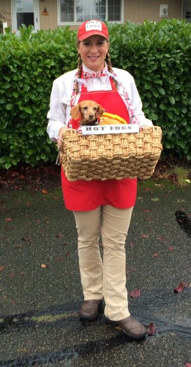 Hot dog and hot dog vendor happy halloweinie!!! Hot Dog Vendor Costume, Hot Dog Vendor, Hotdog Costume, Dream Puppy, Hot Dog Cart, Puppy Costume, College Halloween, Halloween 2023, Costumes Ideas