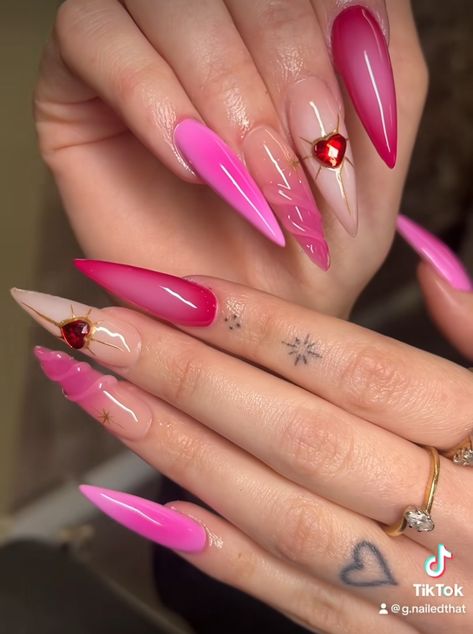 Girly Nail Designs Pink, Stilleto Aura Nails, Pink Aura Nails With Gems, Air Brush Nail Designs Ideas, Colorful Stiletto Nails, Pink Stiletto Nails, Almond Gel Nails, Kutek Disney, Unghie Sfumate