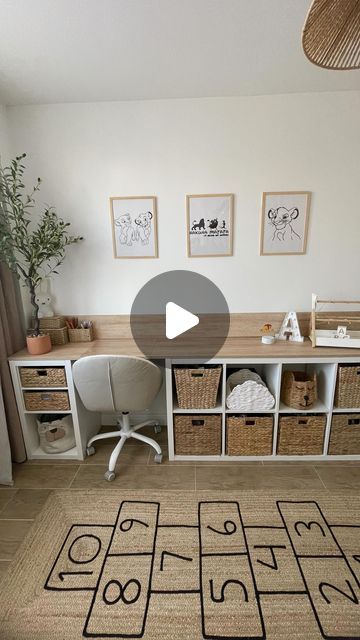 Wafaa 🌺 on Instagram: "Bureau du lion 🦁  Voilà tous simplement comment j’ai créé le bureau de mon fils ! J’avais un meuble kallax qui étais dans sa chambre j’ai ajouter un deuxième kallax à 2 cases , une planche de chez Leroy Merlin découper sur mesure pour la profondeur et la chute pour faire le retour que le mur ! Des panier de rangement un peu de déco, une chaise de bureau et voilà le tour est jouée 🥰   #bureau #decor #chambreenfant #lionking #homedecor #homesweethome #maison #decoration #ikea #ikeahack #ikeahome #renovation #aesthetic #avantapresdeco #childrenroom #roominspiration #roomdecoration" Kallax Desk Hack, Kallax Linnmon, Ikea Wall Desk, Kallax Styling, Ikea Kallax Desk, Bureau Aesthetic, Ikea Kallax Ideas, Renovation Aesthetic, Kallax Kids Room