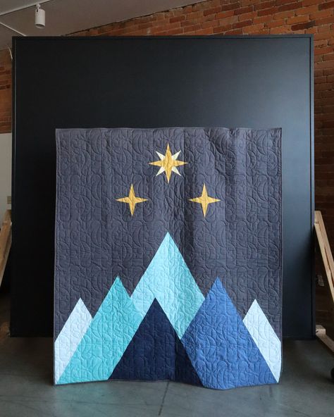 Many of you have asked, and I can finally provide the fabric requirements for the Night Court quilt! The pattern comes in two sizes and uses yardage. You have the option for one color stars or two color stars. I will also be offering kits for the two versions I’ve made ✨ The pattern and kits will be available THIS FRIDAY! ✨💃🏻 #nightcourtquilt #acotar #cottonandjoypatterns #quiltsofinstagram #quilting #modernquilt #bookishquilt Night Sky Quilt Pattern, Starry Night Quilt Pattern, Ravenclaw Quilt, Supernova Quilt, Northern Lights Quilt, Night Sky Quilt, Fantasy Quilt, Stars And Mountains, Sky Quilt