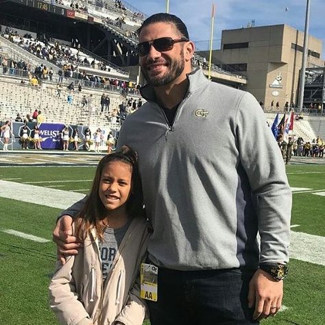 Roman and his daughter JoJo, so glad he's back to his old self and healthy again. JoJo's so big and beautiful Roman Reigns Daughter, Roman Reigns Family, Roman Reigns Shirtless, Joe Anoaʻi, The Shield Wwe, Wwe Superstar Roman Reigns, Jon Moxley, Wwe Roman Reigns, Roman Reigns