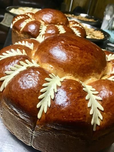 Ukrainian Bread, Wedding Bread, Married Women, The Cow, Fun Food, Food Hacks, Food Art, A Wedding, Cake Decorating