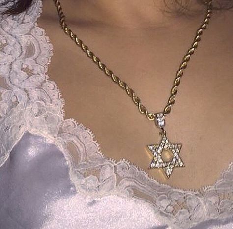 Fran Fine, Jewish Girl, Jewish Culture, Jewish Art, + Core + Aesthetic, Star Of David, Mean Girls, Jewelry Inspo, Aesthetic Photo