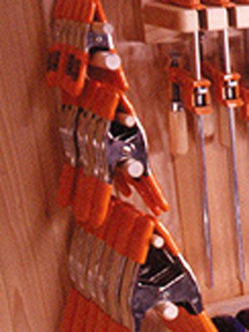 Spring-clamp holder Man Tools, Clamp Rack, Clamp Storage, Mobile Workshop, Woodworking Garage, Woodworking Shows, Woodworking School, Woodworking Clamps, Workshop Ideas