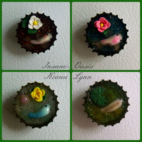 Bottle cap magnets with little koi ponds inside. Flora and fauna are made of polymer clay, and the 'water' is epoxy resin. Polymer Clay Bottle, Clay Bottle, Beer Cap Art, Ocean Bottle, Bottle Cap Jewelry, Bottle Cap Magnets, Koi Ponds, Cap Art, Beer Cap