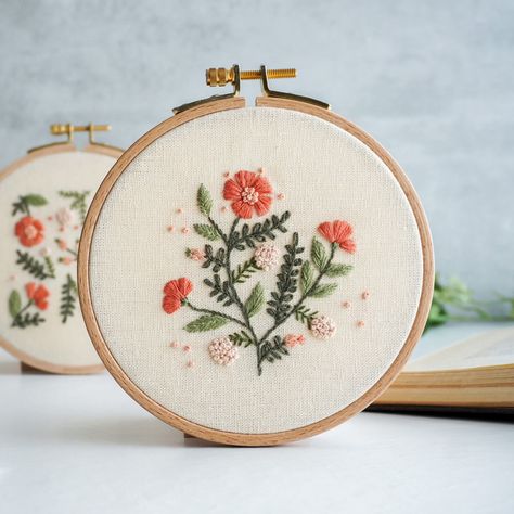 Ready-to-use Embroidery Color Palettes (With Thread Codes) Embroidery Small Flowers, Small Embroidery Ideas, Embroidery Patterns Beginner, Carnation Embroidery, Embroidery Hacks, Embroidered Coasters, Tiny Embroidery, Embroidery Home Decor, Autumn Embroidery