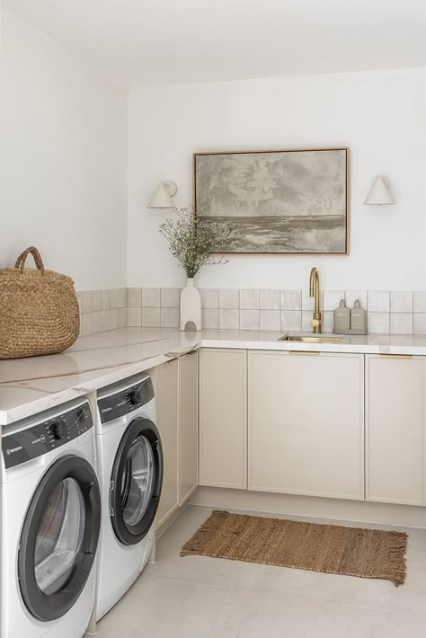 Family friendly laundry room ideas: Andy and Deb share their top design tips | Home Beautiful Magazine Australia Laundry Inspiration, Warm Farmhouse, Laundry Renovation, Laundry Reno, Hamptons Style Home, Laundry Room Lighting, Laundry Room Flooring, Laundry Room Layouts, Laundry Design