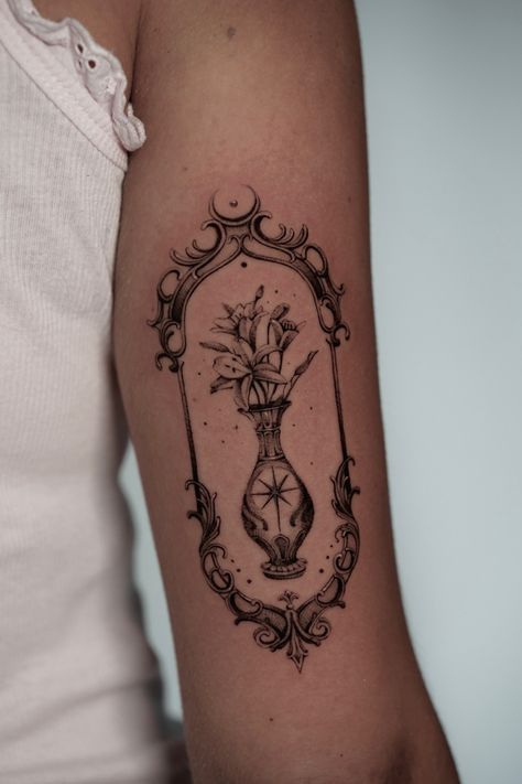 Cool Women’s Tattoos, Vintage Painting Tattoo, Noble Tattoo Ideas, Oval Mirror Tattoo, Vintage Window Tattoo, Dark Mirror Tattoo, Gilded Frame Tattoo, Dark Victorian Tattoo, Vine Frame Tattoo