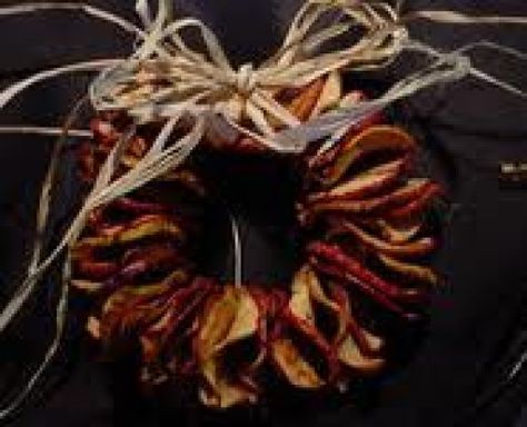 Dried Apple Instructions and Designs for Apple Wreaths, Great for a Warm Fall Decor Apple Wreaths, Warm Fall Decor, Apple Garland, Apple Wreath, Apple Basket, Apple Craft, Fun Wreath, Apple Decorations, Artificial Christmas Wreaths