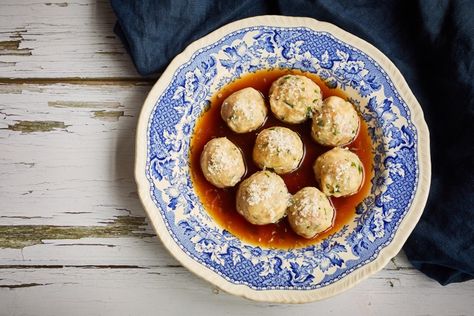 Canederli – Italian bread dumplings Italian Cousine, Grilled Sardines, Bread Dumplings, Canapes Recipes, Brioche Recipe, Italian Chef, Stale Bread, Wontons, Broth Recipes