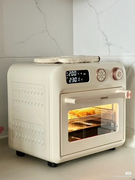 Kitchen Appliance Aesthetic, Korean Kitchen Appliances, Aesthetic Home Appliances, Kitchen Organization Appliances, Cute Coffee Maker, White And Gold Kitchen Appliances, Cute Cookware, Aesthetic Kitchen Appliances, Cute Kitchen Appliances