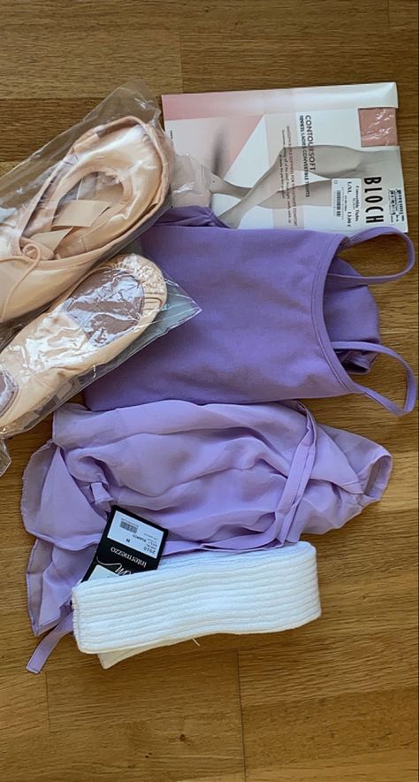 Ballet Student Aesthetic, Ballet Lifestyle Aesthetic, Beginner Ballet Aesthetic, Old Money Ballet Aesthetic, Ballet Class Aesthetic, Beginner Ballet, Adult Ballet Class, Ballerina Outfit, Adult Ballet