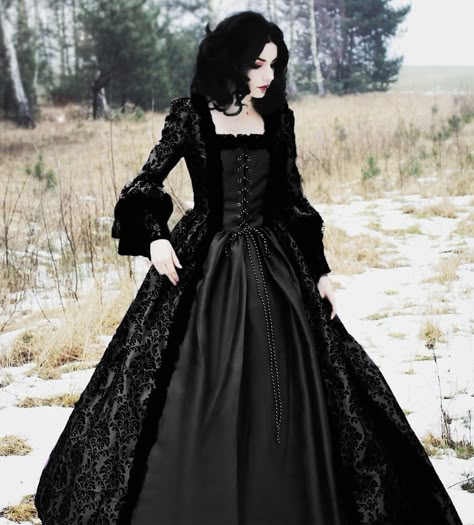 Black Flower Masquerade Gothic Victorian Dress . DevilNight.co.uk | We Ship Worldwide #gothicvictoriandress #gothicdress #gothicdresses #masqueradegothicdress #gothicpromdress #blackgothicvictoriandress Victorian Dress Aesthetic, Black Victorian Dress, Girls Grunge, Grunge Steampunk, Gothic Prom Dress, Victorian Ball Gowns, Gothic Victorian Dresses, Gothic Dresses, Gothic Victorian