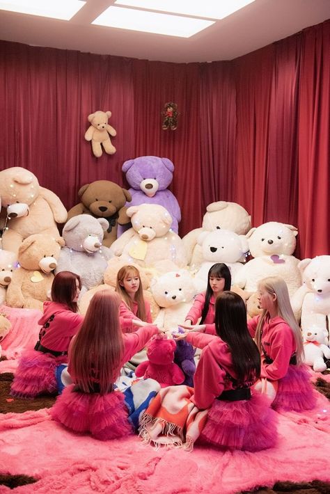 Groups Poster, Goin Down, Bear Photos, It's Going Down, Cute Teddy Bears, Fall Out Boy, Paramore, Kpop Wallpaper, Kpop Girl Groups