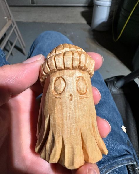 Working on a new ghost carving! #whittling #woodcarving #flexcut #flexcuttools #ghost #ghostcsrving #homedecor #halloweendecor Wittling Beginner, Wood Carving Ideas Beginner, Dremel Art, Wood Cravings, Halloween Carvings, Wood Whittling, Whittling Patterns, Woodcarving Ideas, Handmade Wood Crafts