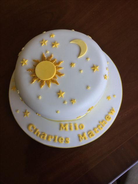 Sun And Moon Cake Design, Sun Cake Decoration, Sun Cake Ideas, Sun Cake Design, Sun Cake Birthday, Birthday Cake Sun, Sun And Moon Cake, Sun Themed Cake, Moon Cake Design