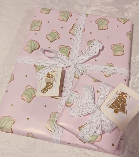 Coquette Wrapping Paper, Pink Wrapping Paper Christmas, Pink Christmas Wrapping Paper, Pink Gift Wrap, Decoden Diy, Xmas Wrapping Paper, Xmas Gift Wrap, Pink Wrapping Paper, Merry Christmas Ya Filthy Animal