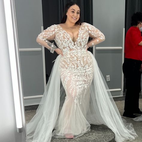 Never Worn, Still Has Tags On It. Pearl Color Wedding Dress, Wedding Dresses For Curvy Brides Plus Size, Plus Wedding Dresses Curvy Bride, Wedding Dresses Curvy Bride, Plus Size Wedding Dresses Curvy Bride, Galina Wedding Dress, Latest Wedding Gowns, Detachable Train Wedding Dress, Plus Size Bridal Dresses