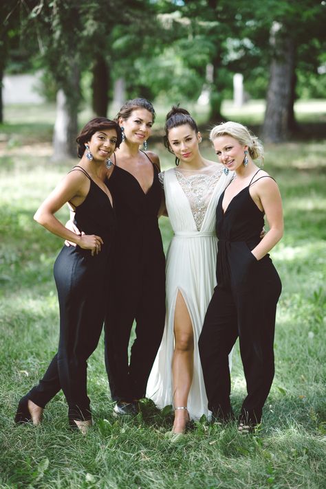 Bridesmaid Pantsuit, Pantsuit Wedding, Ivory Dress Short, Chic Bridesmaid Dresses, Bridesmaids Jumpsuits, Modern Bridesmaid, Red Bouquet Wedding, White Bridesmaid, Black Bridesmaids