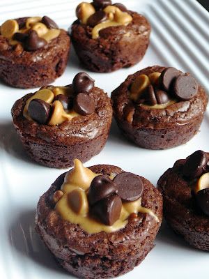 Baked Perfection: Peanut Butter Cup Brownies Reeses Brownies Recipe, Muffin Tin Desserts, Peanut Butter Brownie Bites, Mini Muffin Tin Recipes, Brownie Bites Recipe, Peanut Butter Cup Brownies, Peanut Butter Brownie, Sugar Free Brownies, Brownie Cups