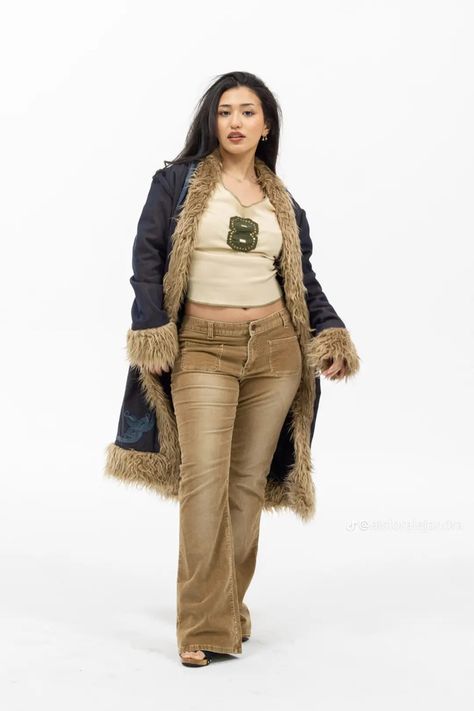 Fur Clothes Fashion, Outfit Y2k Aesthetic, Coat Photoshoot, Fur Coat Photoshoot, Winter Outfits Y2k, Y2k Winter Outfits, Y2k Outfits Winter, A Outfit, 2000s Outfits