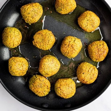 How to Make Falafel - Fit Foodie Finds Falafel Picture, Easy Baked Falafel, Fava Bean Falafel Recipe, Make Falafel, Egyptian Falafel, Fava Bean Falafel Recipe Video, Homemade Falafel, Falafel Mix, How To Make Falafel