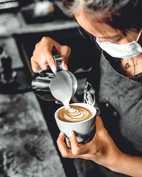 Coffee Making Photography, Barista Photoshoot, Coffee Barista Aesthetic, Coffee Barista Photography, Barista Photography, Barista Girl, Barista Aesthetic, Barista Skills, Job Photography