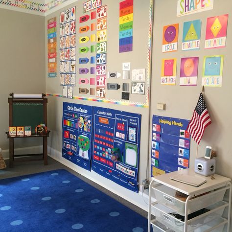 Preschool Classroom Organization, Circle Time Board, Tk Classroom, Preschool Classroom Setup, Homeschool Room Design, Daycare Rooms, Preschool Rooms, Preschool Circle Time, Prek Classroom