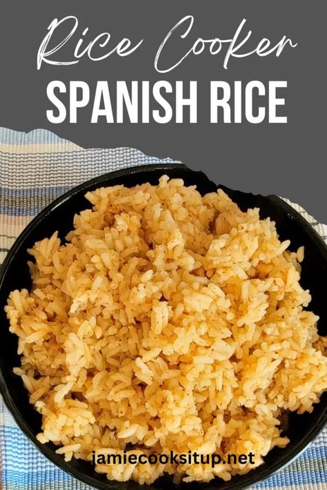 Crockpot Spanish Rice, Simple Spanish Rice, Rice Cooker Spanish Rice, Spanish Rice Easy, Spanish Rice Recipe, Rice Side Dish Recipes, Chili Mac And Cheese, Rice Cooker Recipes, Mexican Dinner Recipes