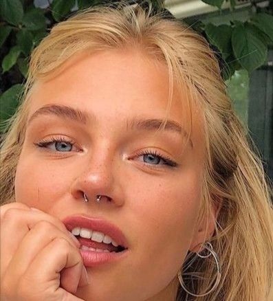 Septum Piercing Aesthetic, Piercing Aesthetic, Septum Piercing Jewelry, Septum Piercings, Bold Lipstick, January Nails, Jewelry Gothic, Nose Piercing Jewelry, Heels Classy