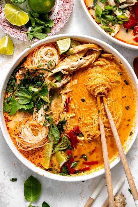 Thai Curry Noodle Soup Thai Rice Noodle Soup, Thai Coconut Noodle Soup, Thai Curry Aesthetic, Thai Curry Soup Recipes, Hungover Foods, Pho Toppings, Soup Recipes Thai, Thai Curry Recipes Vegetarian, Noodle Soup Asian