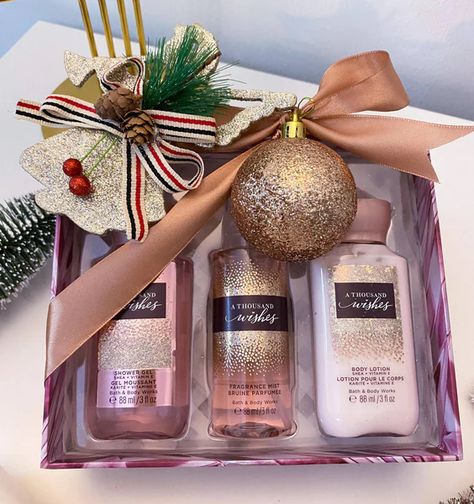 Bath N Body Works Gift Ideas, Gift Set Ideas Christmas, Bath And Body Work Gift Basket Ideas, Bath And Body Works Christmas Gifts Diy, Bath And Body Works Gift Set, Bath And Body Works Gift Baskets, Bath And Body Works Gift Ideas, Bath And Body Works Sets, Christmas Hamper Ideas