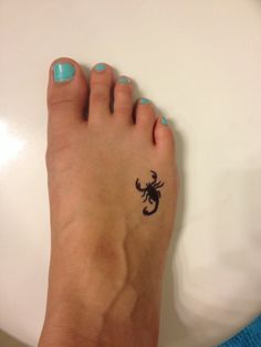 Small scorpion tattoo<3 Scorpio Zodiac Tattoos, Cute Foot Tattoos, Small Foot Tattoos, Petit Tattoo, Scorpio Tattoo, Scorpion Tattoo, Hawaiian Tattoo, Bff Tattoos, Geniale Tattoos