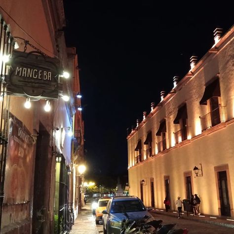 Paseos nocturnos por ciudades coloniales, son lo mejor que hay 😍🕍🌌🌹