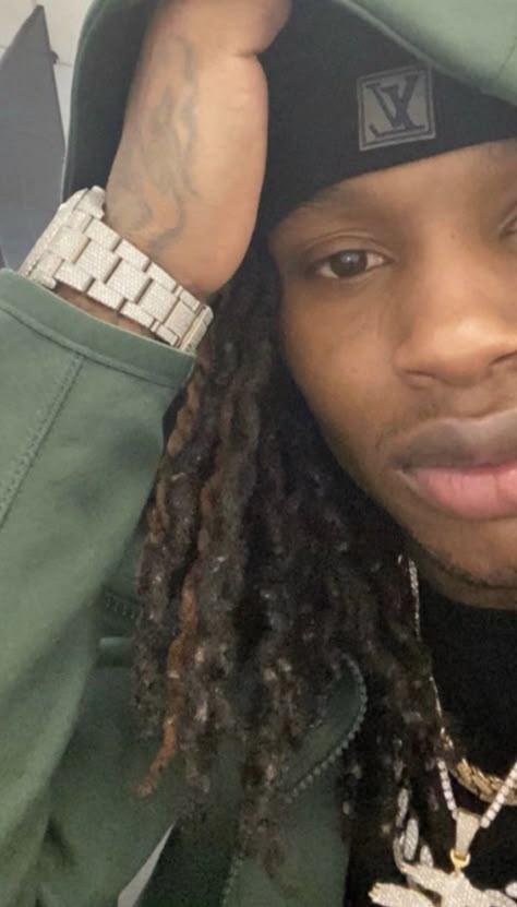 King Von Cute Pics, Whoppa Wit Da Choppa Wallpaper, Kingvonfrmdao Wallpaper, Durkio Rapper, King Von 0.5 Pics, King Von Aesthetic, King Von Wallpapers, Fine Rappers, King Von Rapper Aesthetic