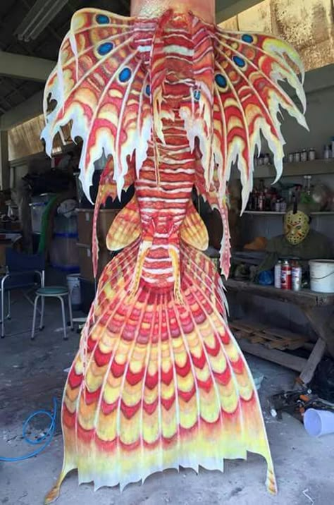 Full Silicone Lionfish Merman Tail by Moo Prosthetics. Lion Fish Mermaid, Lionfish Mermaid, Sunset Mermaid, Fish Tails, Merman Tails, Realistic Mermaid Tails, Mermaid Tales, Professional Mermaid, Realistic Mermaid