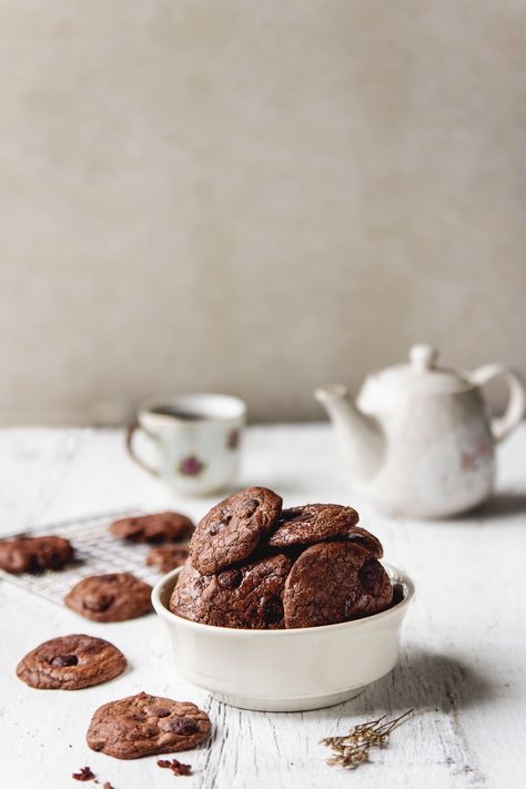 Cake Product Photography Ideas, Cookie Product Shoot, Biscuit Product Photography, Baking Product Photography, Dessert Product Photography, Product Photography Chocolate, Pastry Product Photography, Cookie Photoshoot Ideas, Cookies Product Photography