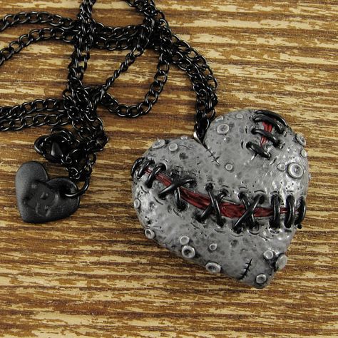 Broken Hearted, Jewelry Box Diy, Clay Inspiration, Goth Jewelry, Necklace Heart, Photo Heart, Clay Charms, Polymer Clay Art, Gothic Jewelry