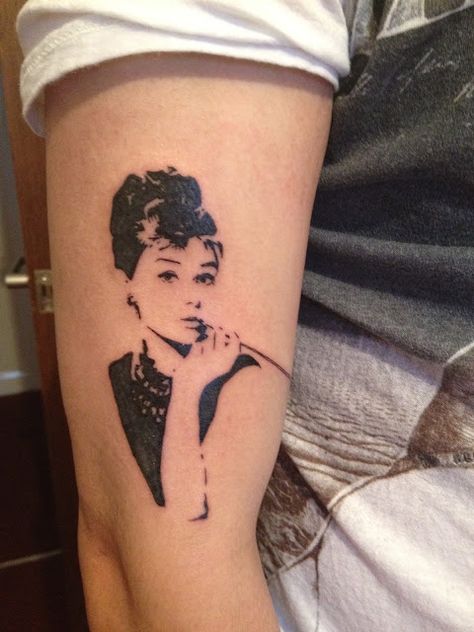 Audrey Hepburn Tattoo, New Tattoo Styles, Wolf Tattoo Ideas, Fashion Tattoos, Tattoos Quotes, 13 Tattoos, Eco Label, Wolf Tattoo, Black Ink Tattoos