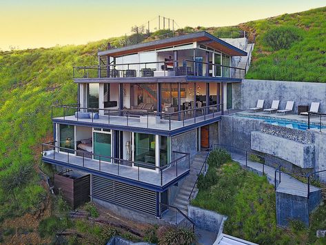 House Plans Built Into Hillside, Container Home On Slope, Hillside Container Homes, Sloping House Design, Key West Homes, House On A Slope, House Built Into Hillside, Hillside Homes, Slope House Design